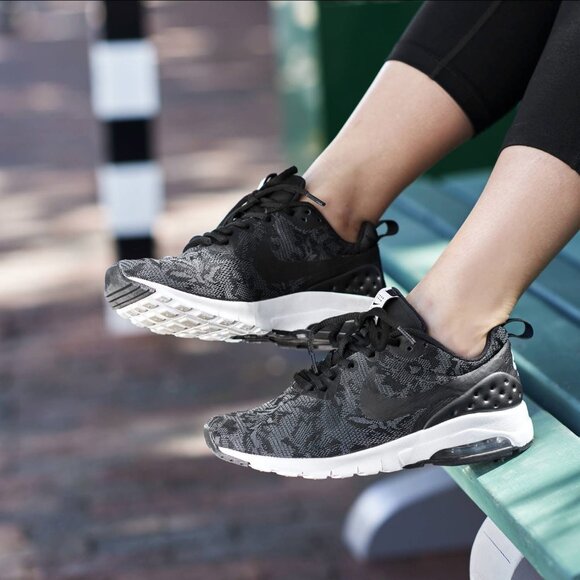 Nike Shoes - Womens Nike Air Max Motion Low ENG Running Shoes Black Lace, Size 6.5